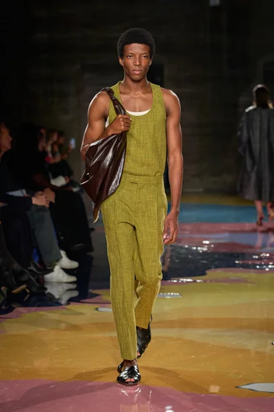 Look 32